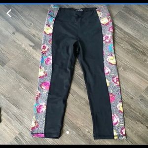 Betsey Johnson Cropped Leggings